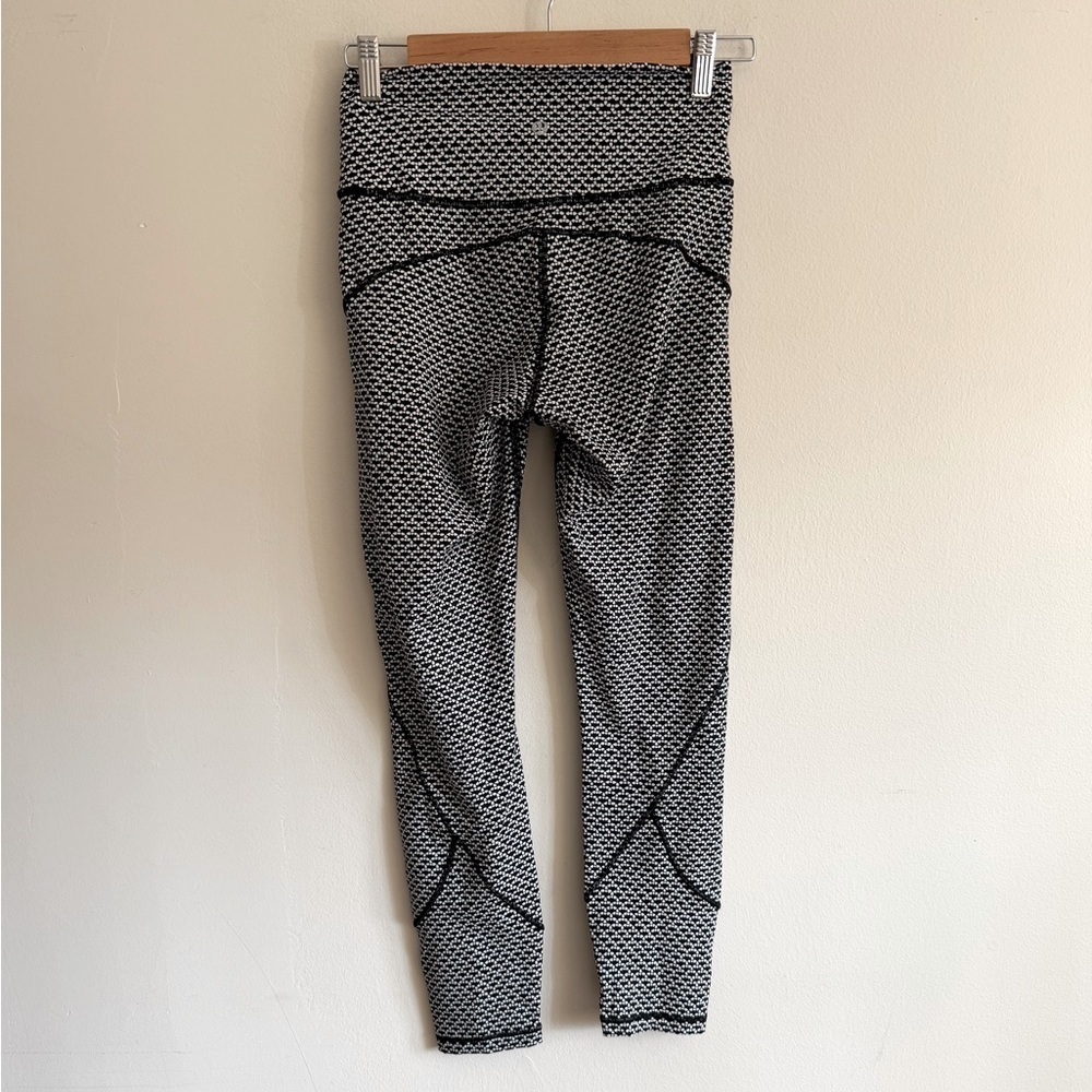 Lululemon In Movement 7/8 Tight Monochromic Black - Size 6 - Picture 6 of 16